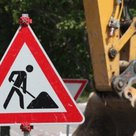 Wegen Bauarbeiten in der Hohenwarter Straße muss dort momentan die Trinkwasserversorgung unterbrochen werden