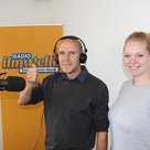 Mario Dietrich von den Stadtwerken und Katharina Noll von Radio Ilmwelle