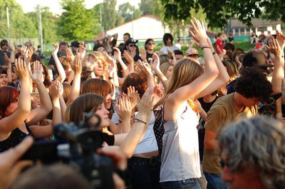 Wer ein Freiwilliges Soziales Jahr bei der Stadtjugendpflege Pfaffenhofen ableistet, arbeitet bei vielen Veranstaltungen mit, wie z. B. beim Bandfestival Saitensprung oder bei Graffiti-Aktionen.