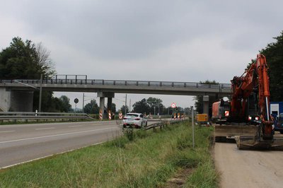 Der Verkehr über die Staatsstraße läuft schon länger. Jetzt wird auch die Überfahrt über die Brücke wieder freigegeben.