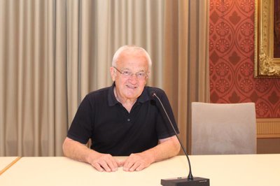 Dr. Lorenz Kettner bei seiner vergangenen Lesung im Festsaal des Rathauses.