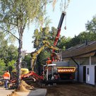 Die Gunst der Stunde nutzen die Stadtwerke und erledigen zwei Aufgaben an einer Baustelle