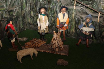 Die Darstellung der Herbergsuche in der Krippe der Spitalkirche.