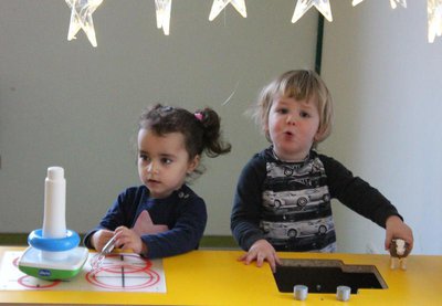 Spielende Kinder in der Kindertagesstätte St. Johannes