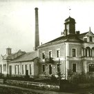Die Keimzelle der elektrischen Versorgung Pfaffenhofens und des Bezirks befand sich an der Abzweigung Schulstraße/Draht, wo die erste Anlage errichtet wurde (1908).