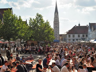 Pfaffenhofener Weinfest auf dem Hauptplatz