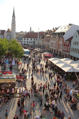 Maidult und offene Geschäfte