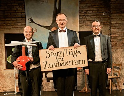 Paradiesspiele: Stürzflüge im Zuschauerraum