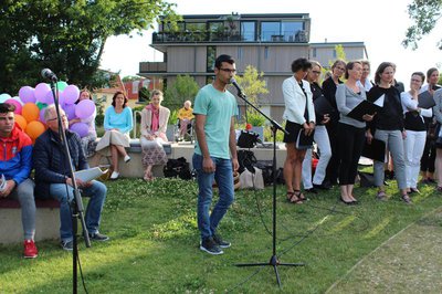 Die Schilderungen des jungen Syrers Abo Naser machten die Zuhörer beim Friedensgebet betroffen.