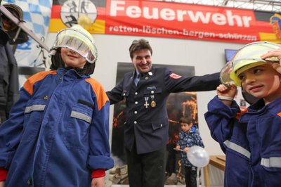 Die freiwillige Feuerwehr auf der Pfaffenhofener Messe GUTLEBEN.GUTWOHNEN.2016