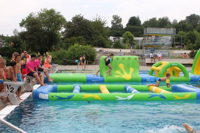 Foto:
Viel Spaß hatten kleine und große Teilnehmer und Zuschauer in den vergangenen zwei Jahren bei den Pool-Partys im Pfaffenhofener Freibad. Am 28. Juli wird nun wieder ein abwechslungsreiches Animationsprogramm mit Hüpfburgen und Wasserspielgeräten ge