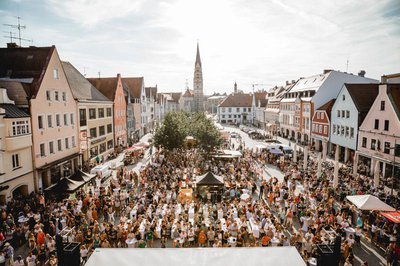 Bereits um 18 Uhr war der Platz recht voll.