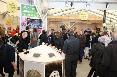 Der Stand der Stadt Pfaffenhofen und ihrer „Töchter“ gehört stets zu den Anziehungspunkten der Messe.