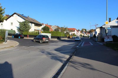 Die Kreuzung Hohenwarter-/Schirmbeckstraße: Hier wird ab der kommenden Woche ein Verkehrskreisel gebaut.