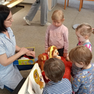 Eltern-Kind-Projekt der Stadtbücherei „Bücherwürmchen“