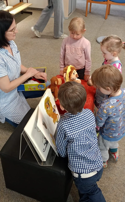 Eltern-Kind-Projekt der Stadtbücherei „Bücherwürmchen“