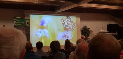 Beim Gartensymposium - Ingolstadt in der Volkshochschule ging es um pestizidfreie Kommunen zum Wohle der Schmetterlinge ...