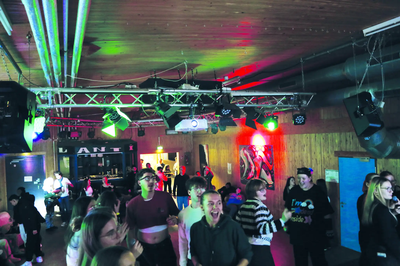 Singen, Spaß haben, Freunde treffen – darum geht es beim Karaoke Abend des Jugendparlaments
