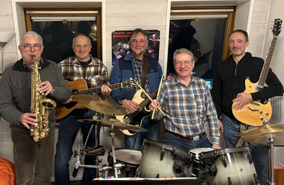 Blues, Spaß und Chili – Die Late Bloomers rocken die Bühne!