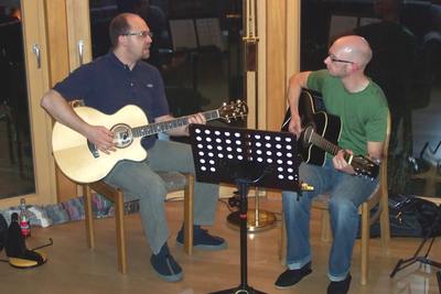 GRIGOLI bedeutet 2 Gitarren, 2 Musiker aus dem Raum Pfaffenhofen/Ilm und deren selbstgemachte Musik. Die Texte sind deutsch oder bayerisch, die Musik wie sie gerade kommt. 