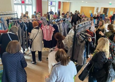 Archivbild: Kleidertauschparty im kath. Pfarrheim 