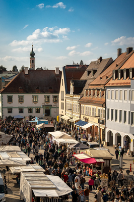 Maidult mit verkaufsoffenem Sonntag