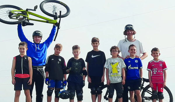 Die Workshops des Dirtparks richten sich an Kinder und Jugendliche, die erste Erfahrungen im Dirtbikesport sammeln oder ihre Fahrtechnik gezielt verbessern möchten. 