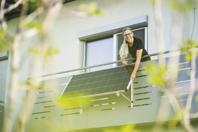 Eigener Strom vom Balkon: einfach erzeugen, speichern, nutzen
