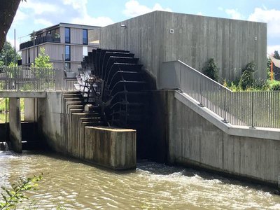 Die Arlmühle mitten in Pfaffenhofen – ein lokales Projekt, das Energie produziert, in das Netz einspeist und von den Stadtwerken betrieben wird.