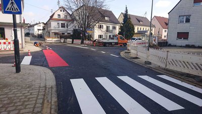 Letzte Arbeiten an der Kreuzung Türltorstraße. Ab Freitag, den 29. März 13:00 Uhr ist die Kreuzung wieder für den Verkehr freigegeben.