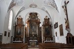 Altarraum und Deckengemälde der Spitalkirche, die vom Pfaffenhofener Maler Michael Paul Weingartner gestaltet wurden