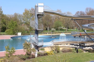 Noch bis Ende April können sich Badefreunde ihre Saisonkarte für das Freibad zum vergünstigten Tarif sichern. Bis 30. April im Kundencenter der Stadtwerke in der Weilhammer Klamm.