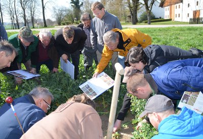 Der Bodenkurs stößt bei den Pfaffenhofener Landwirten auf großes Interesse.