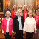 Alle Geehrten mit dem Bürgermeister (vorne v. links): Lieselotte Stiller, Helga Inderwies, Helga John, Christl Maucher und (hinten v. links) Hermann Heubeck, Ruth Manthey, Marianne Mentrup, Heidrun Schäfer, Agnes Löwenhag und Thomas Herker.