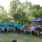 Der Chor der Liedertafel Pfaffenhofen sang – teils zusammen mit den Besuchern – beim Friedensgebet im Bürgerpark.