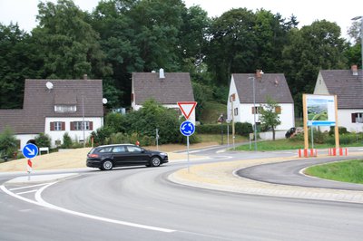 Seit Mittwoch rollt der Verkehr im neuen Kreisverkehr