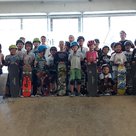 In vier Tagen bringt Workshopleiter Chris Rieger von Wide Wood kiddyskate den Teilnehmern in der Skatehalle Pfaffenhofen alles rund ums Skaten bei.