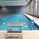 Das Hallenbad an der Georg Hipp Realschule hat wieder geöffnet und wartet bereits auf die ersten Schwimmenthusiasten.