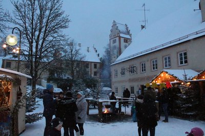 Der Rohrbacher Rathausplatz verwandelt sich am 7. und 8. Dezember in eine besinnliche Weihnachtswelt.