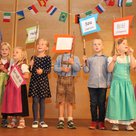 Kinder aller Nationalitäten (hier vom Kindergarten St. Michael) und natürlich auch erwachsene Migranten spielen bei der Arbeit und den Veranstaltungen des Internationalen Kulturvereins die Hauptrolle.