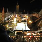 Der Pfaffenhofener Christkindlmarkt aus der Perspektive der Bläsergruppe auf dem Rathausbalkon