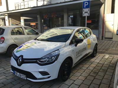 Am oberen Hauptplatz steht es nun: Das neue Carsharing-Auto für die registrierten Testpiloten.