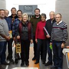 Die diesjährige Kegelmeisterschaft der Kolpingsfamilie Pfaffenhofen haben mit 51
Holz Ulrike Nischwitz (5. von links) bei den Damen und mit 70 Holz Lorenz Kaindl
(1. von rechts) bei den Herren gewonnen. Es gratulieren (von links) Erwin Nischwitz,
Hubert Grunwald, Willi Roscher, Erich Halmich, Ulrich Nischwitz, Hermine Heindl
und Hans Heindl. (Foto: Treffer)