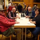 Mit 60 Teilnehmern war das Schafkopfturnier der Kolpingsfamilie Pfaffenhofen ein voller Erfolg. Edith Schmich (vorne rechts) holte sich mit 104 Punkten den ersten Preis (150 Euro). Der 2. Preis mit 100 Euro ging an Helmut Materna (vorne links) mit 93 Punkten vor Hans-Peter Brusis (hinten rechts) der sich mit 86 Punkten den dritten Preis (50 Euro) sicherte. Weitere 25 Teilnehmer konnten mit Sachpreisen nach Hause gehen.
Foto Treffer