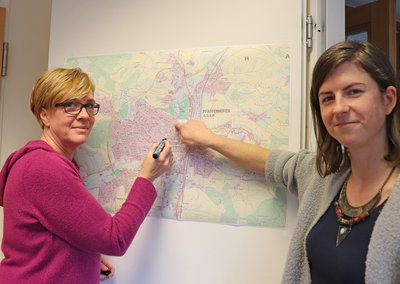 Heidi Andre und Magdalena Stemmer koordinieren im Bürgerzentrum Hofberg die Bürgerhilfe.