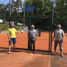 Foto (v.l.n.r.):
Silvan Reiling, 1.MTV-Vorsitzende Helmut Reiter und Charly
Kaufmann. Es fehlen u.a. Poldi Altegger, Werner Klingberg,
Robert Kinney, Max Stark, Thomas Hofmann und Klaus Weidinger.