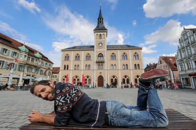 Lutz Stipendiat Erik Wunderlich liest mit musikalischer Begleitung