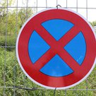 Halteverbot in der Niederscheyerer Straße