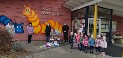 Kindergarten Maria Rast übergibt St. Martin-Spenden an das Mehrgenrationenhaus
