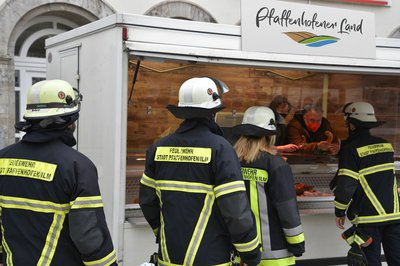 Pfaffenhofener Land versorgt Feuerwehr Pfaffenhofen